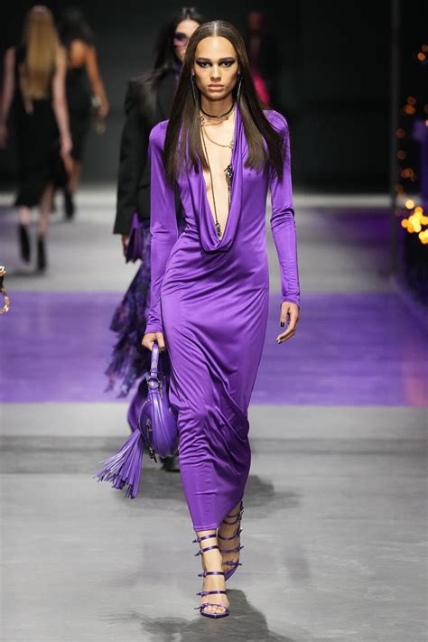 sfilata di versace 2023|Versace Spring 2023 Ready.